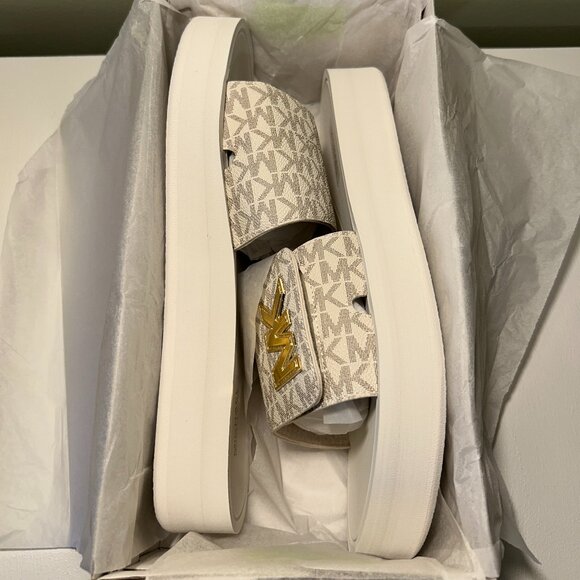 Michael Kors Logo Platform Slide Sandal - Picture 11 of 12